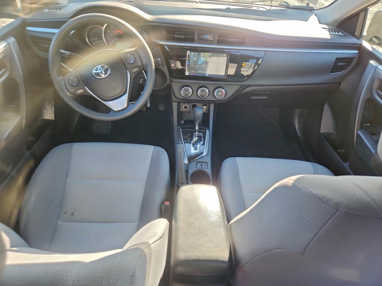 Toyota Corolla L Image 6