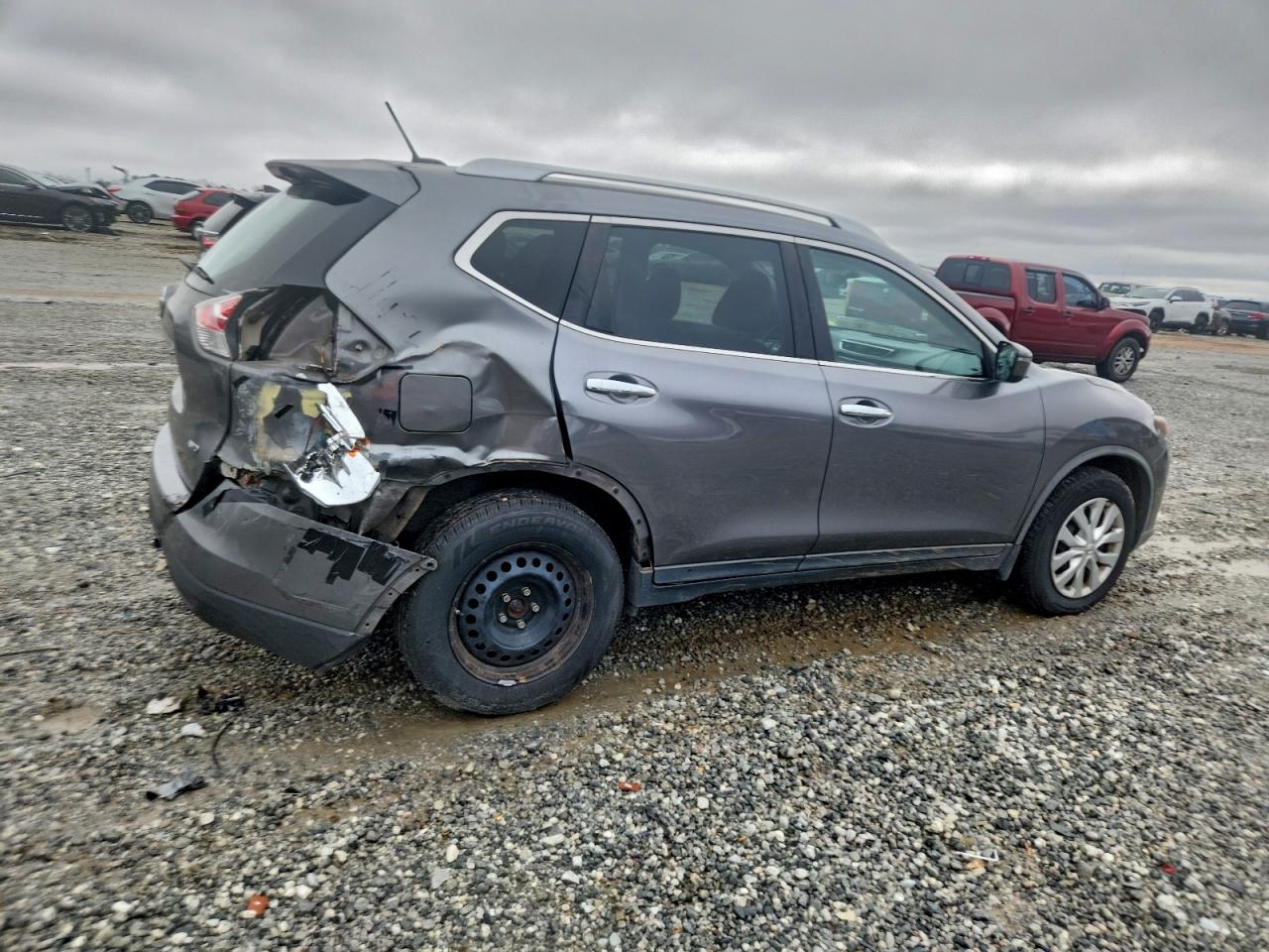 Nissan Rogue S Image 4