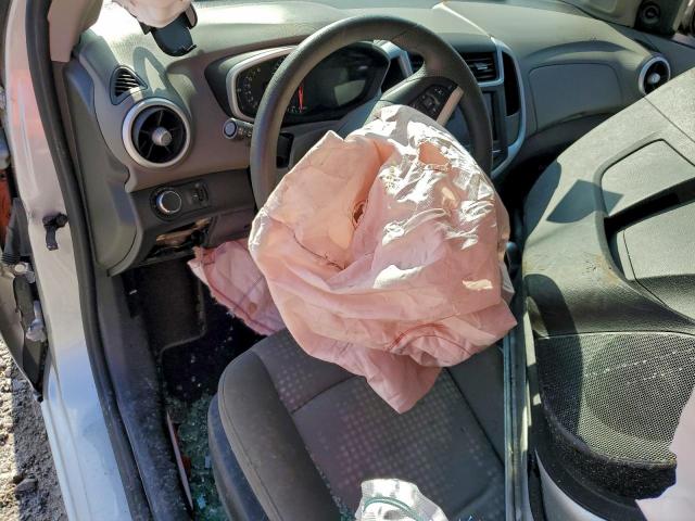 Chevrolet Sonic Ls Image 6