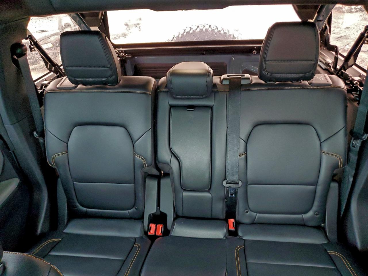 Ford Bronco Base Image 12