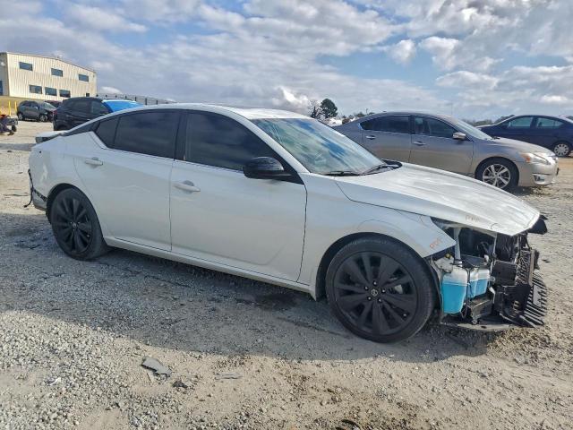 Nissan Altima Sr Image 2