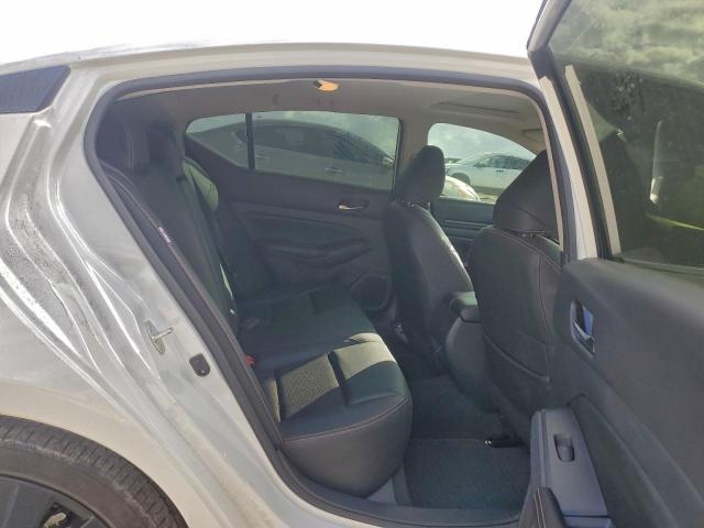 Nissan Altima Sr Image 10