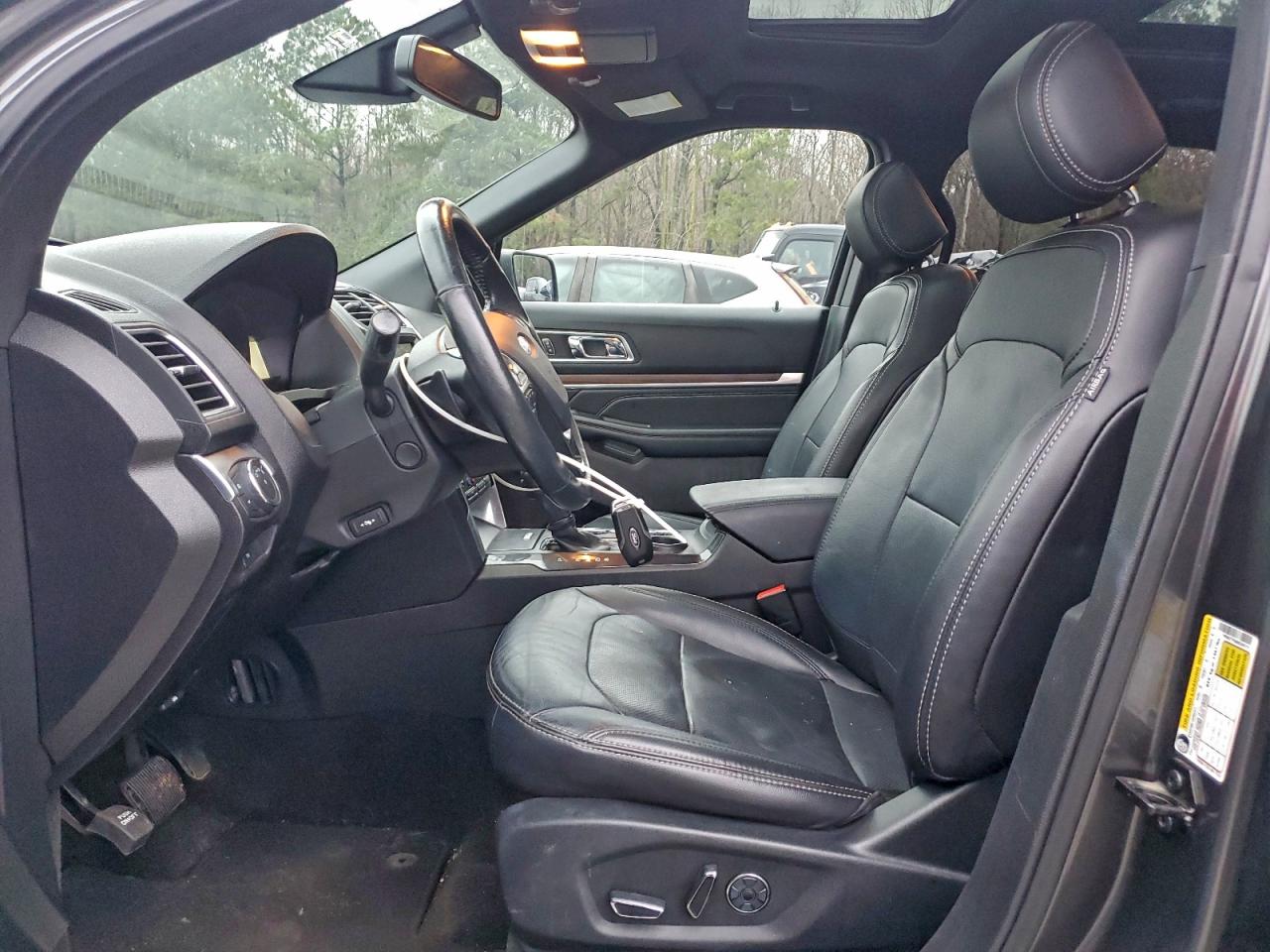 Ford Explorer Limited Image 4