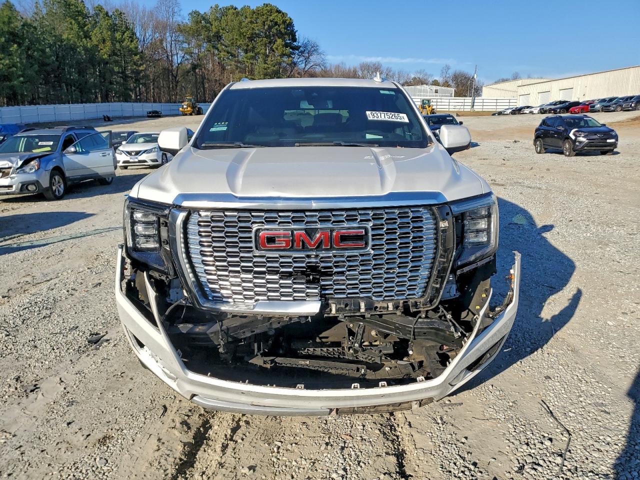 GMC Yukon Denali Image 9