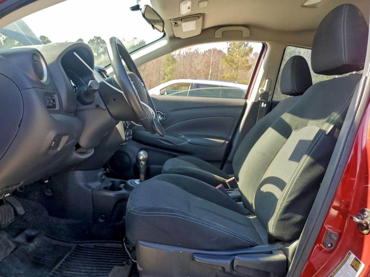 Nissan Versa S Image 3