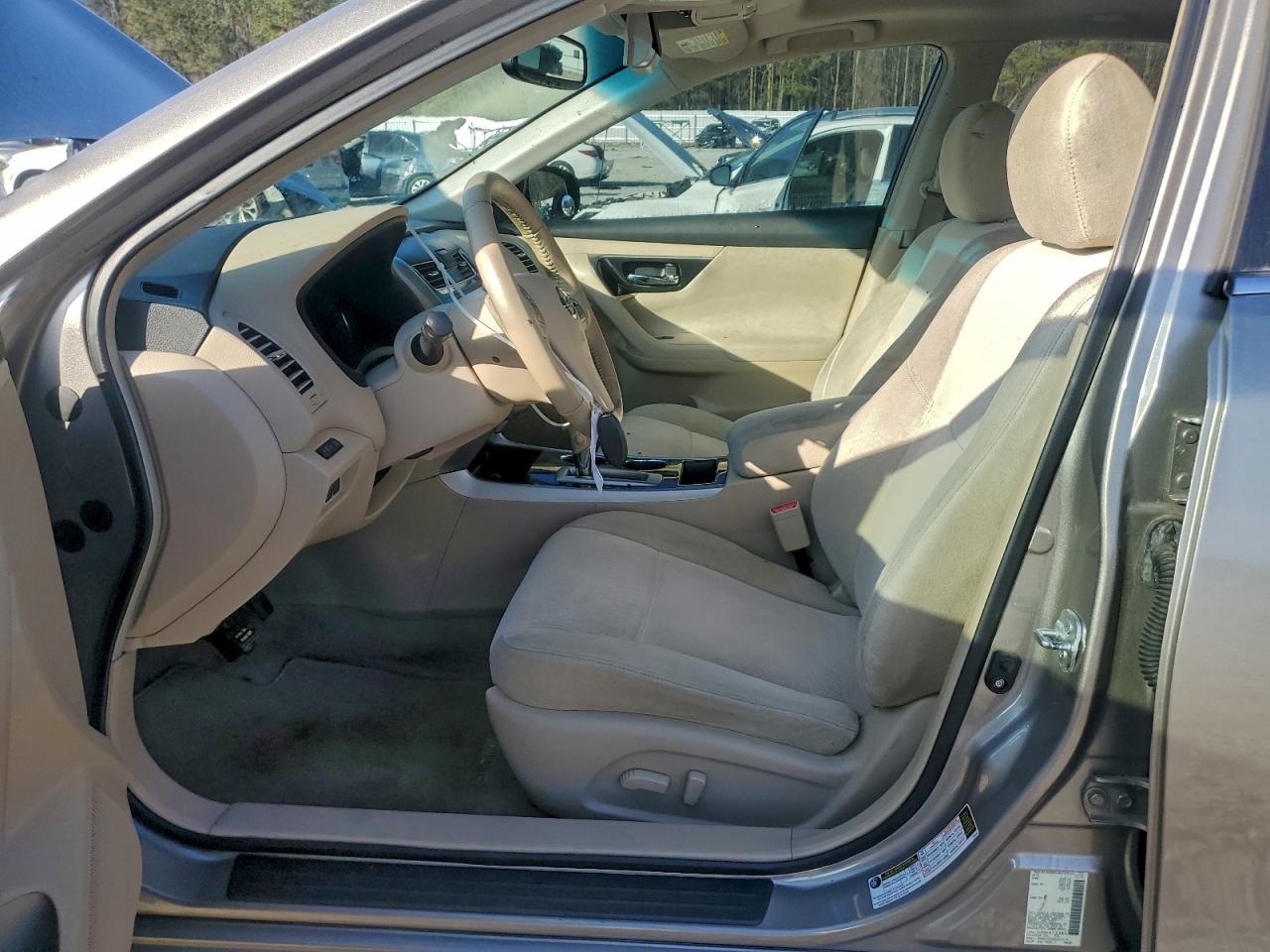 Nissan Altima 2.5 Image 6