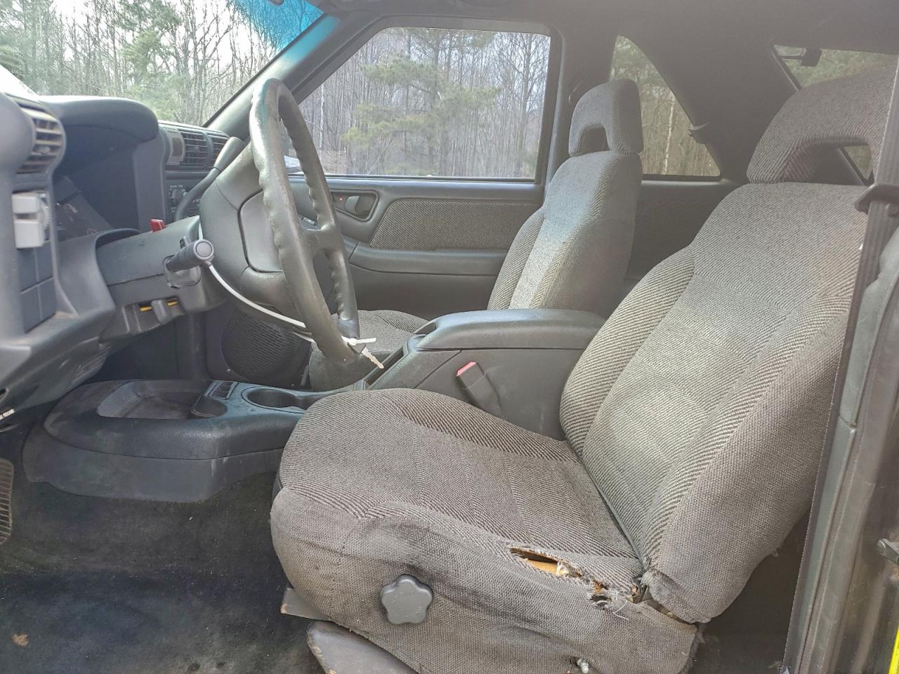 Chevrolet Blazer Image 2