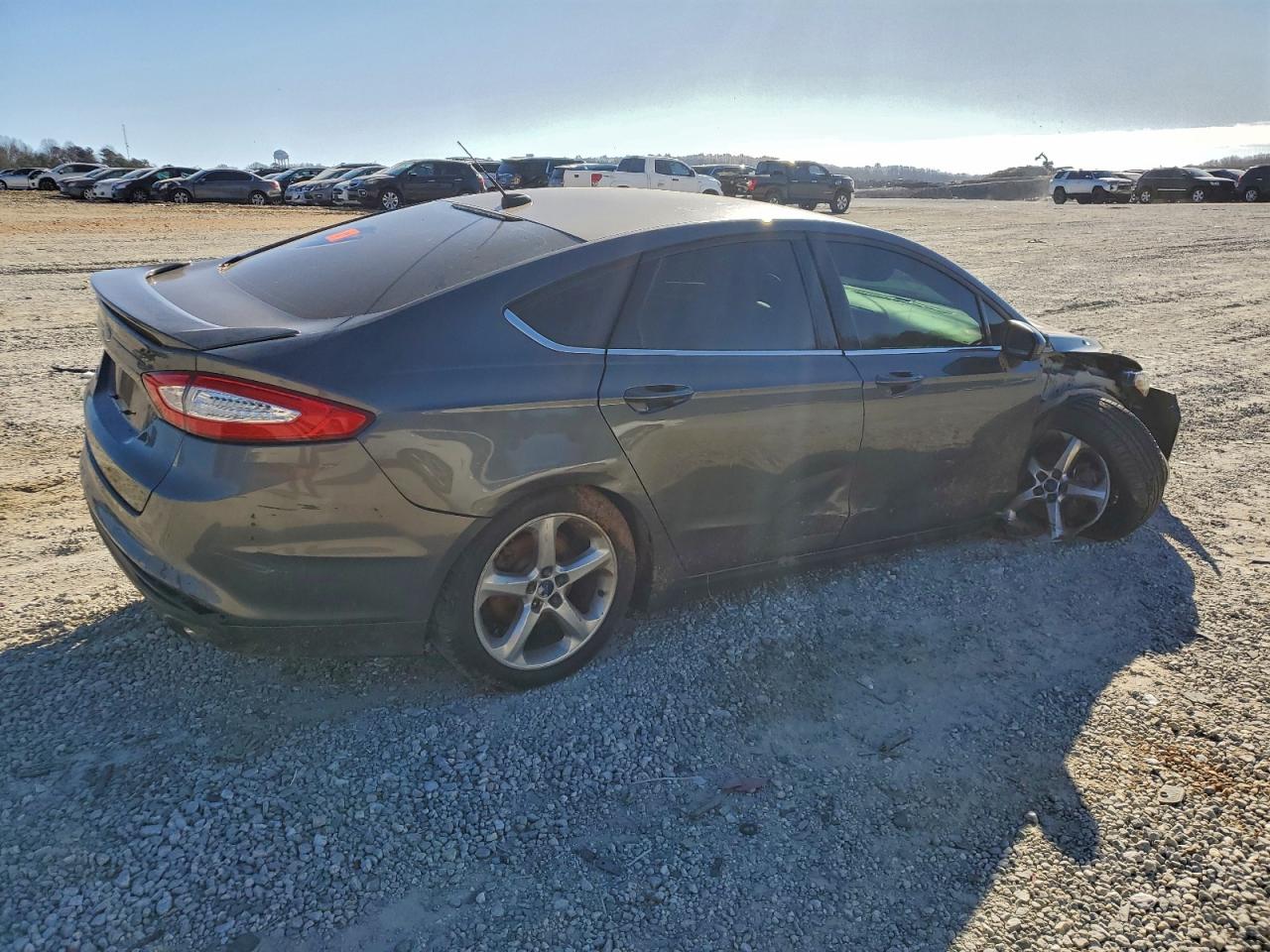 Ford Fusion S Image 4
