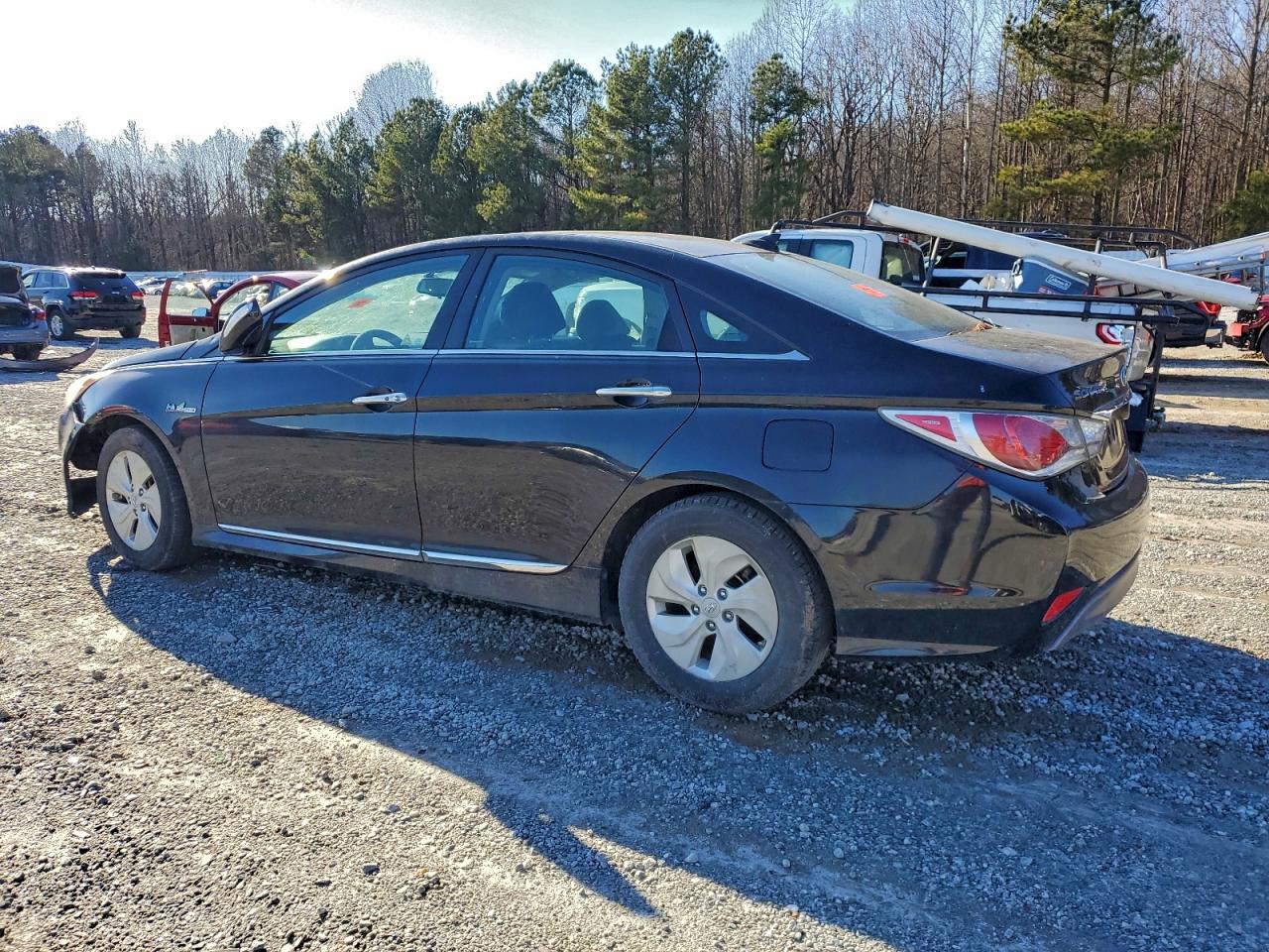 Hyundai SONATA Hybrid Image 2