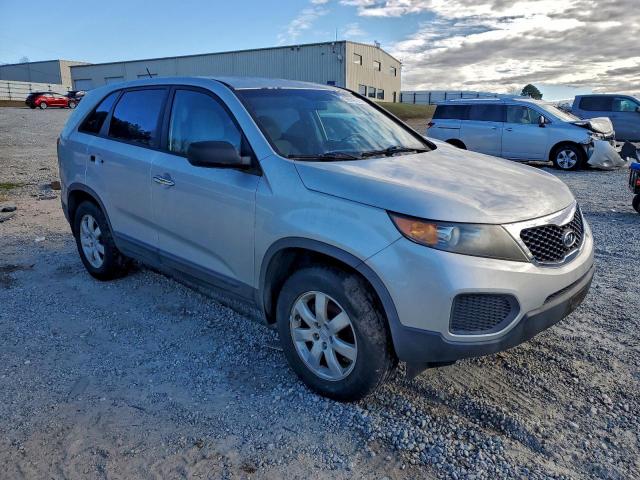 Kia Sorento Base Image 14