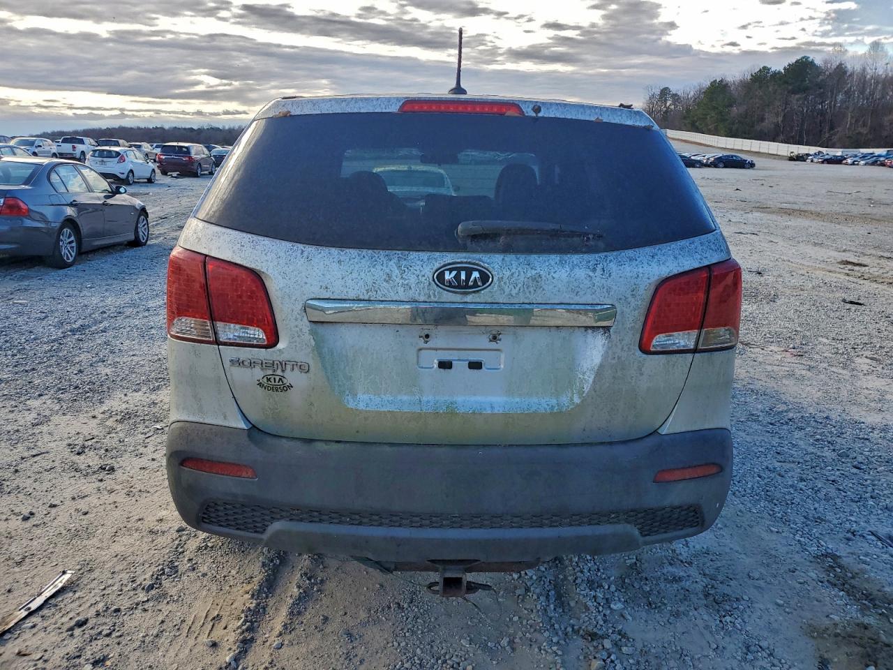 Kia Sorento Base Image 8