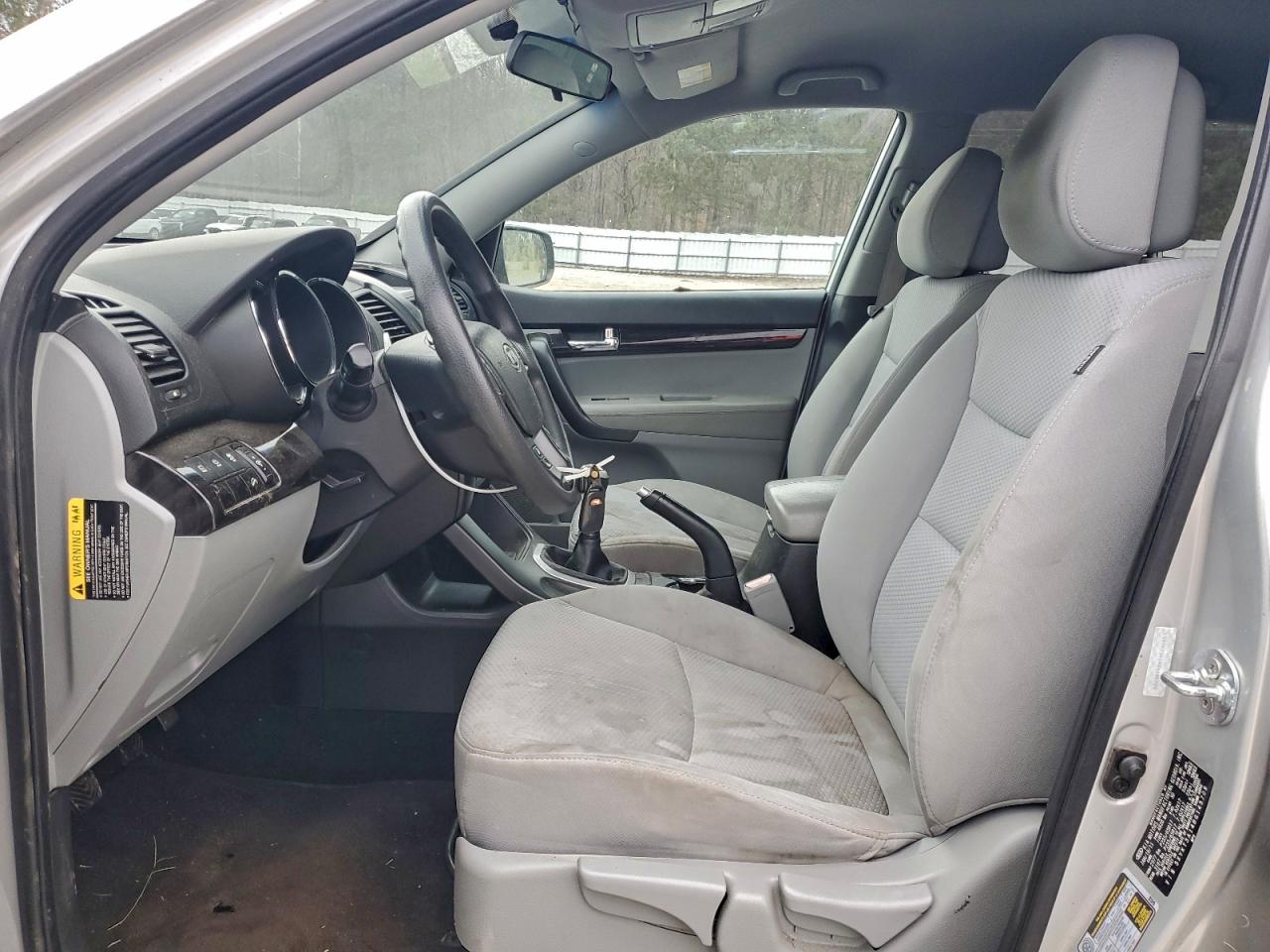 Kia Sorento Base Image 4