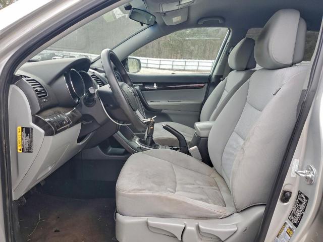 Kia Sorento Base Image 4