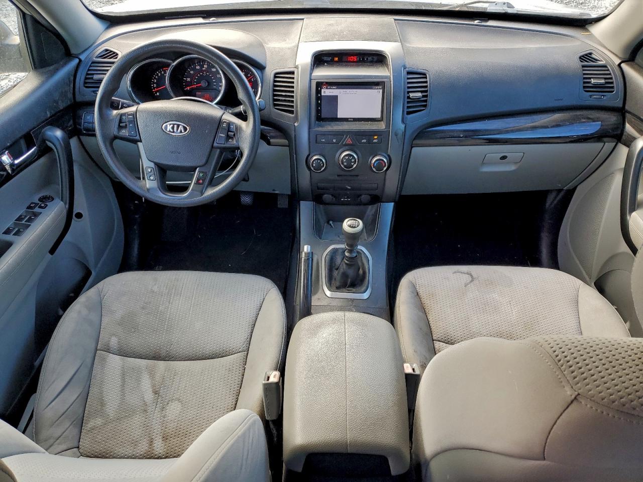 Kia Sorento Base Image 6