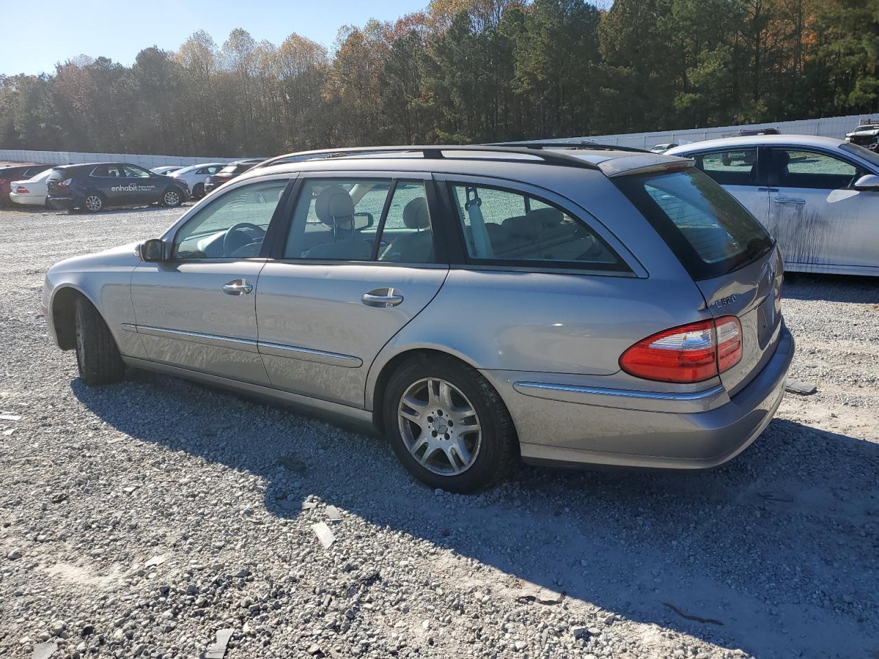 Mercedes-Benz E-Class 320 Image 3