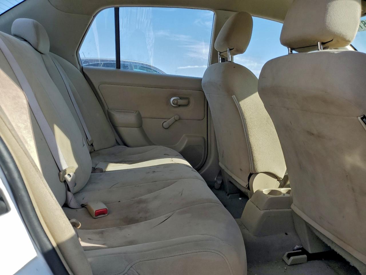 Nissan Versa S Image 3