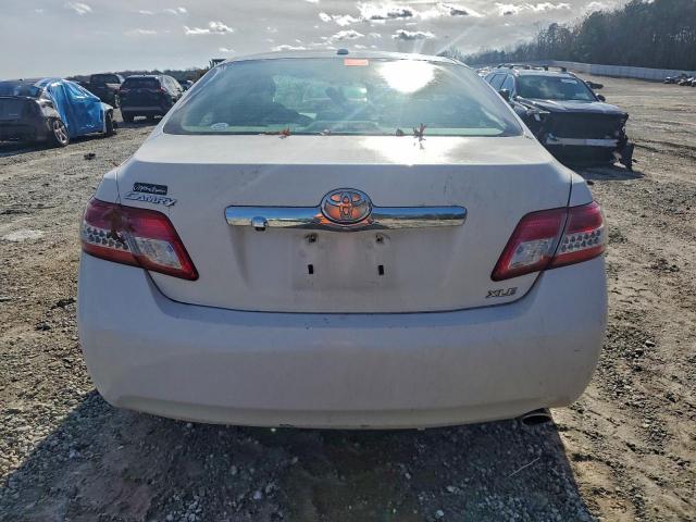 Toyota Camry Base Image 4