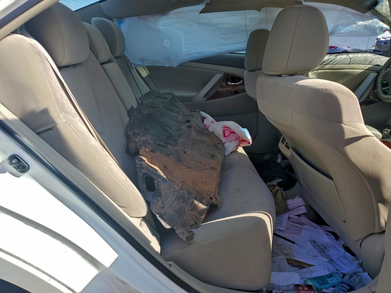 Toyota Camry Base Image 8