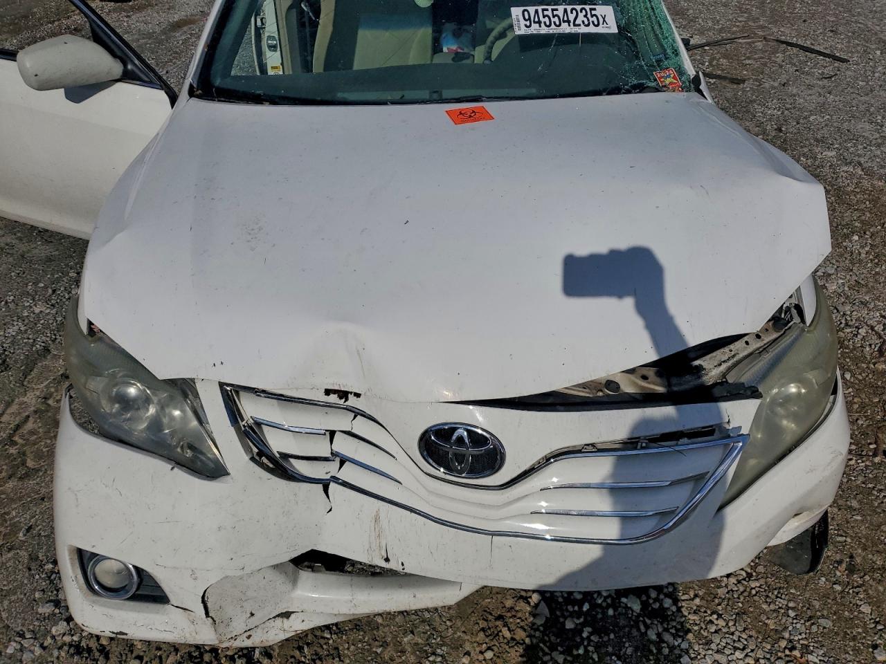 Toyota Camry Base Image 9