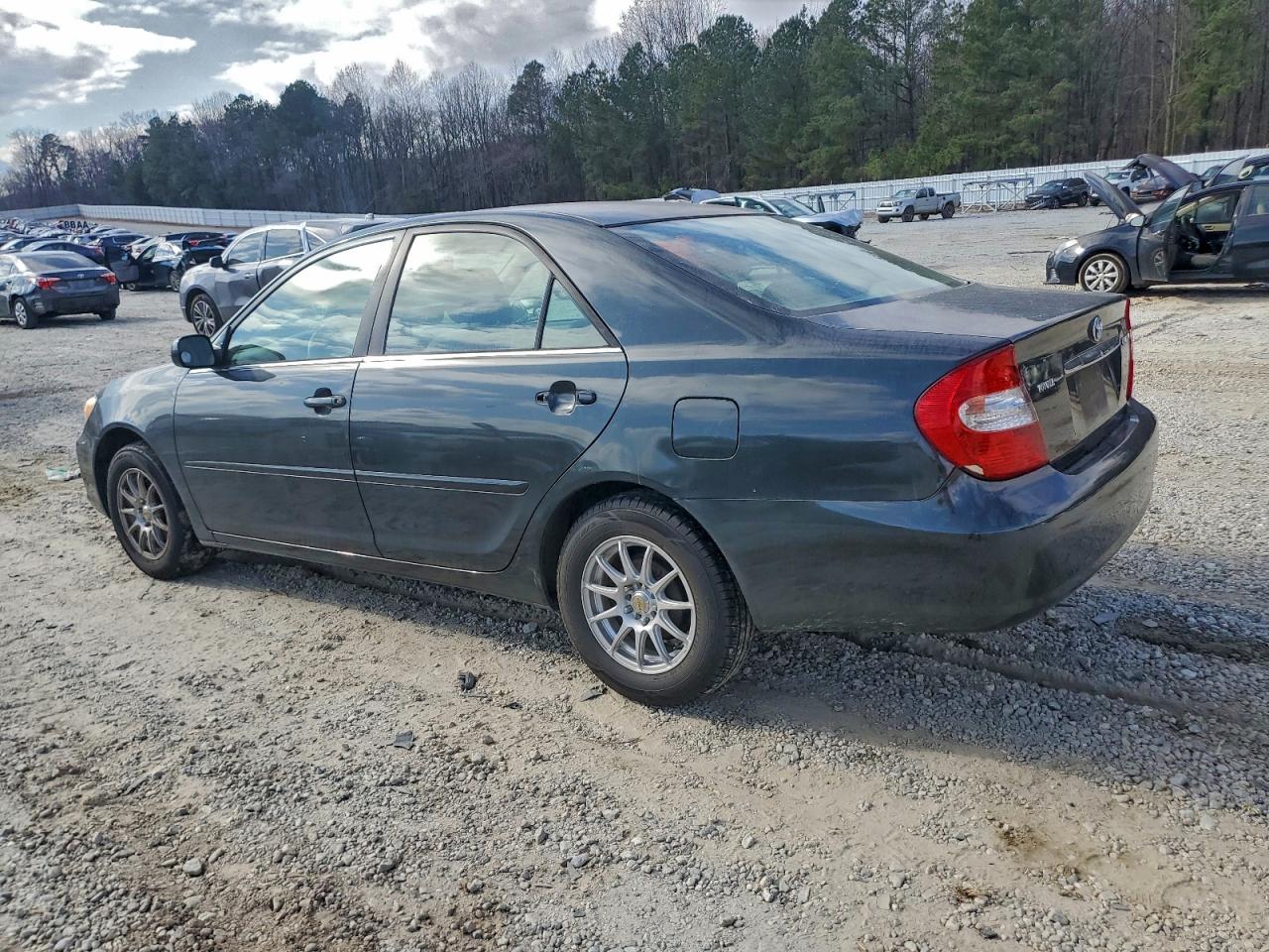 Toyota Camry Le Image 8
