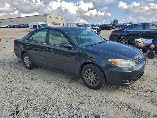 Toyota Camry Le Image 9