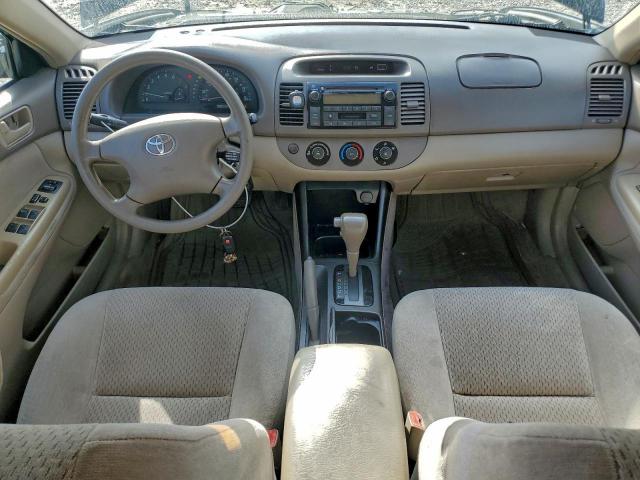 Toyota Camry Le Image 5