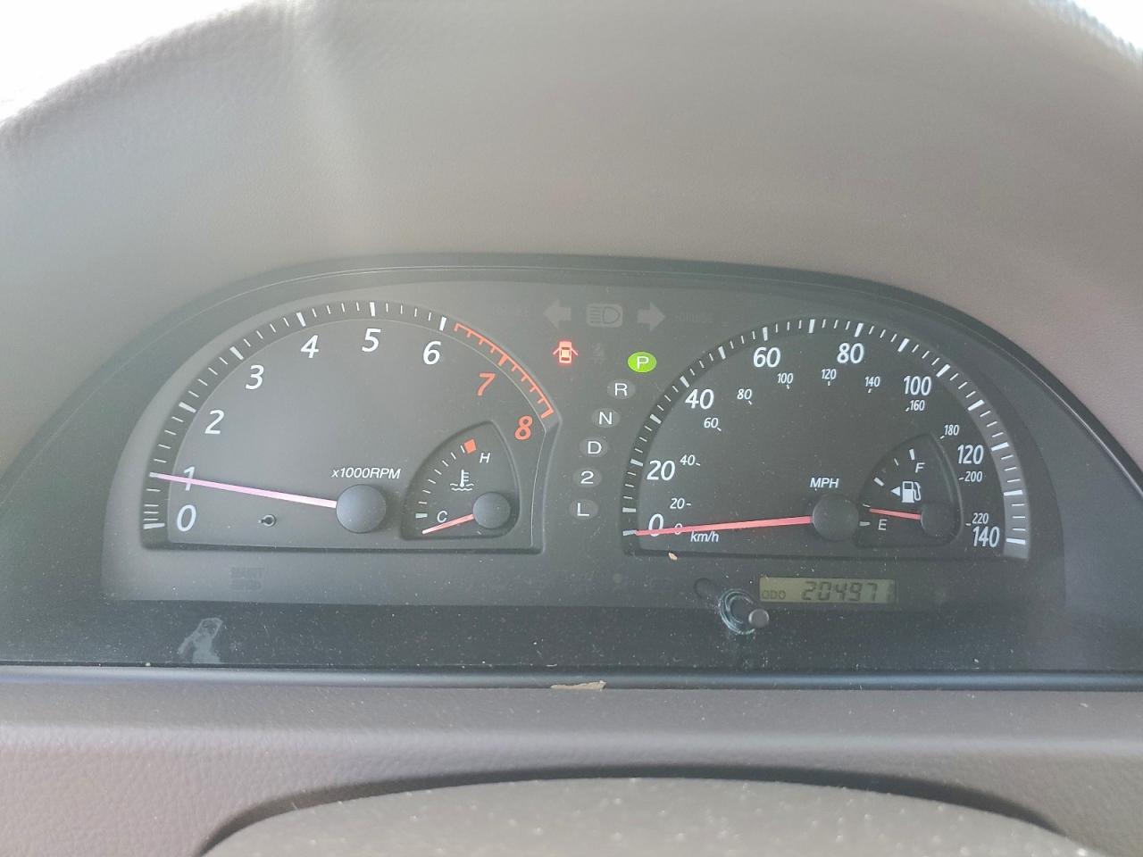 Toyota Camry Le Image 7