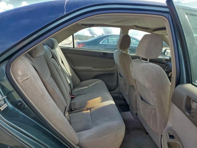 Toyota Camry Le Image 4