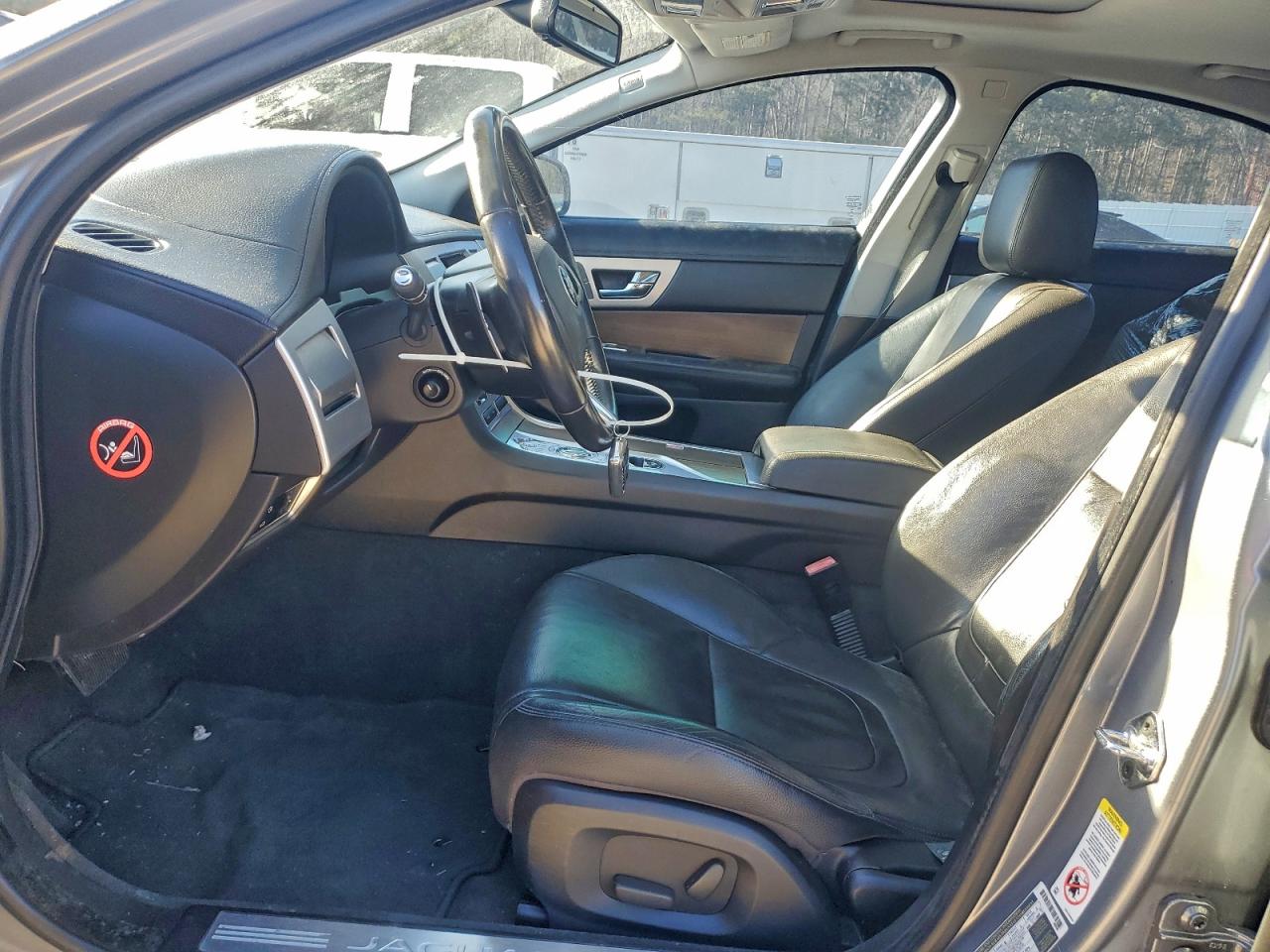 Jaguar XF 2.0t Premium Image 9