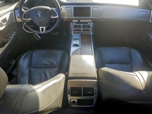 Jaguar XF 2.0t Premium Image 8