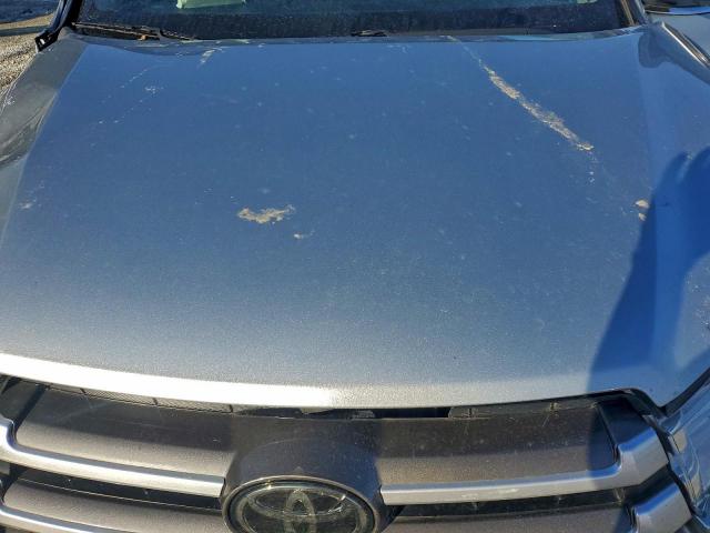 Toyota Highlander Se Image 8