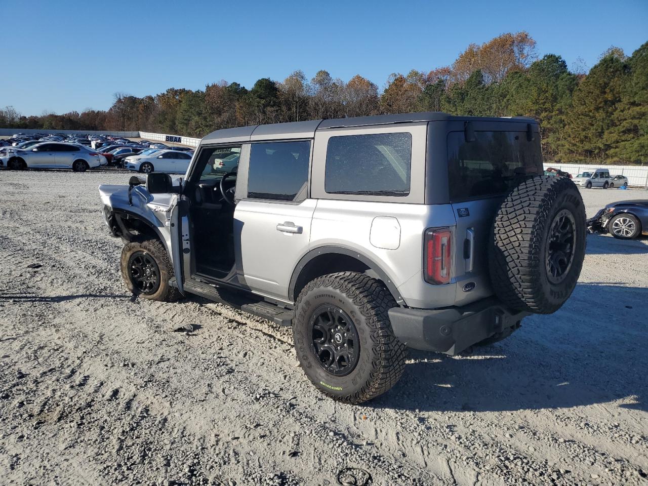 Ford Bronco Base Image 7