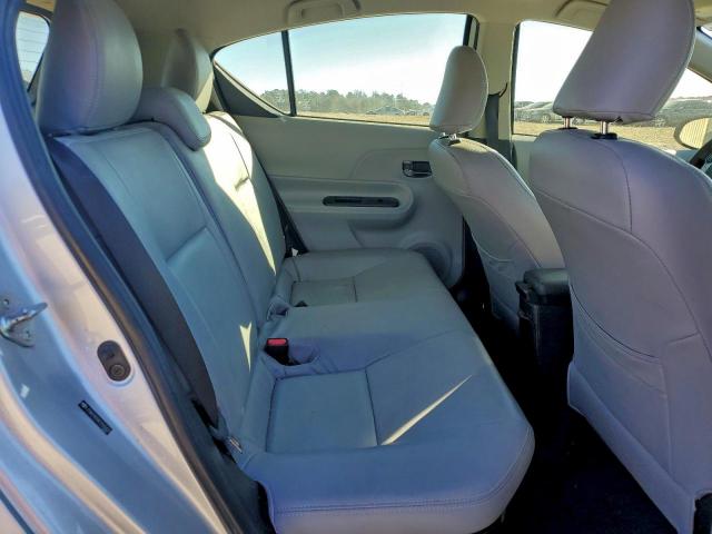 Toyota Prius Image 11