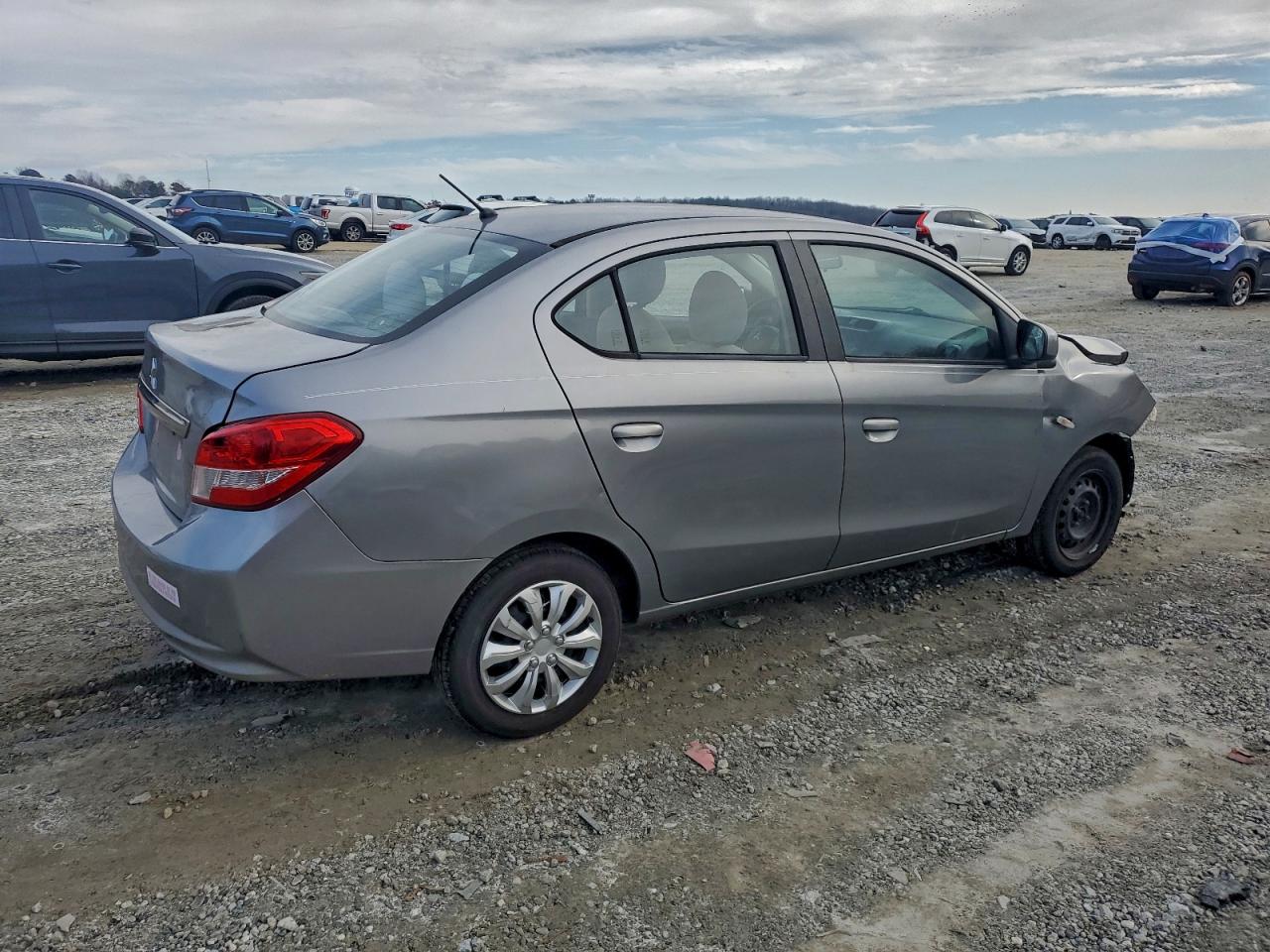 Mitsubishi Mirage G4 Es Image 2