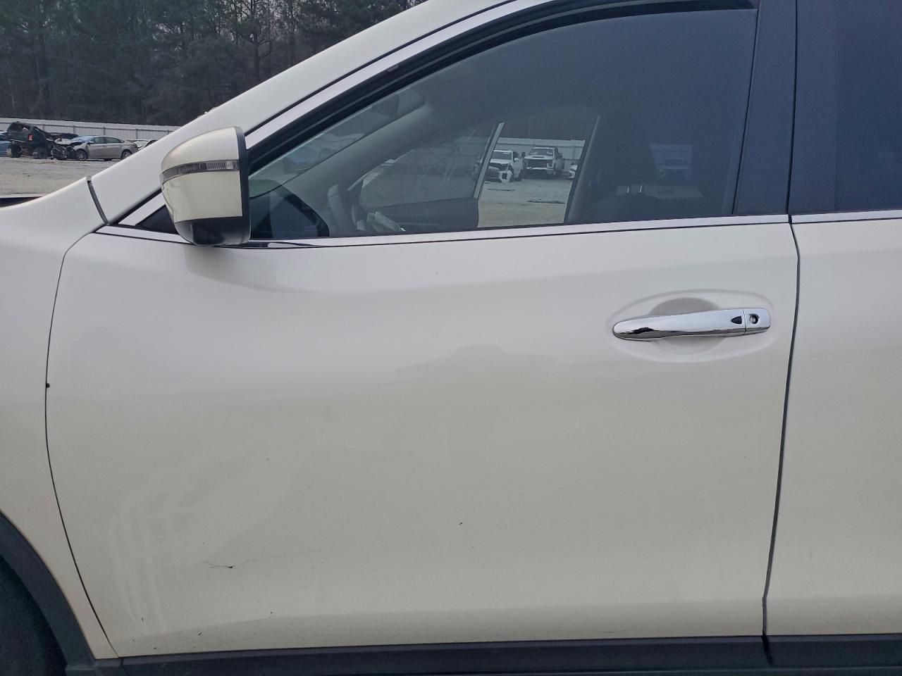 Nissan Rogue S Image 2