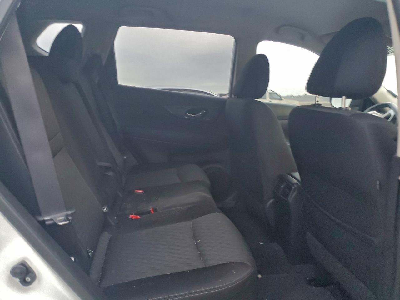 Nissan Rogue S Image 4