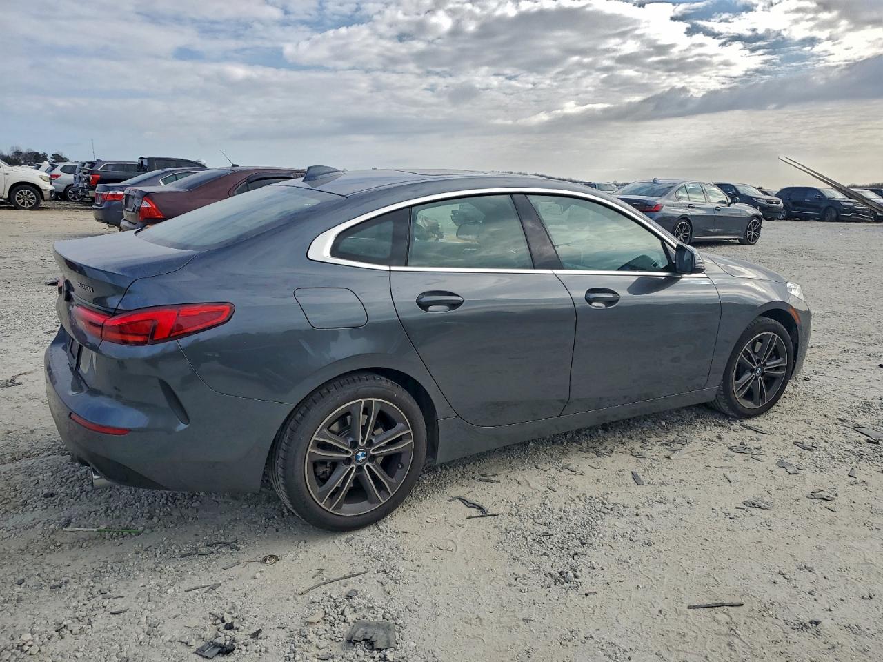 BMW 2 Series Image 12