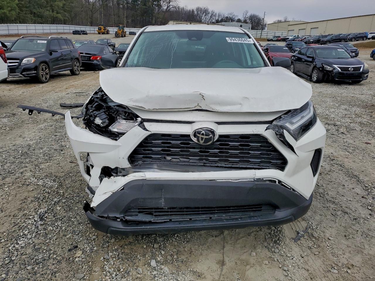 Toyota RAV4 Le Image 3