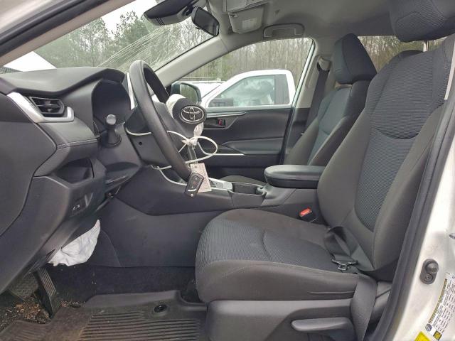 Toyota RAV4 Le Image 4