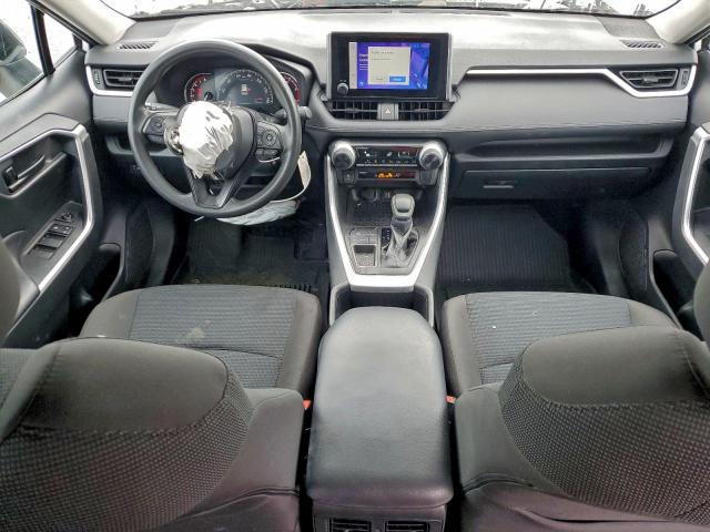 Toyota RAV4 Le Image 9