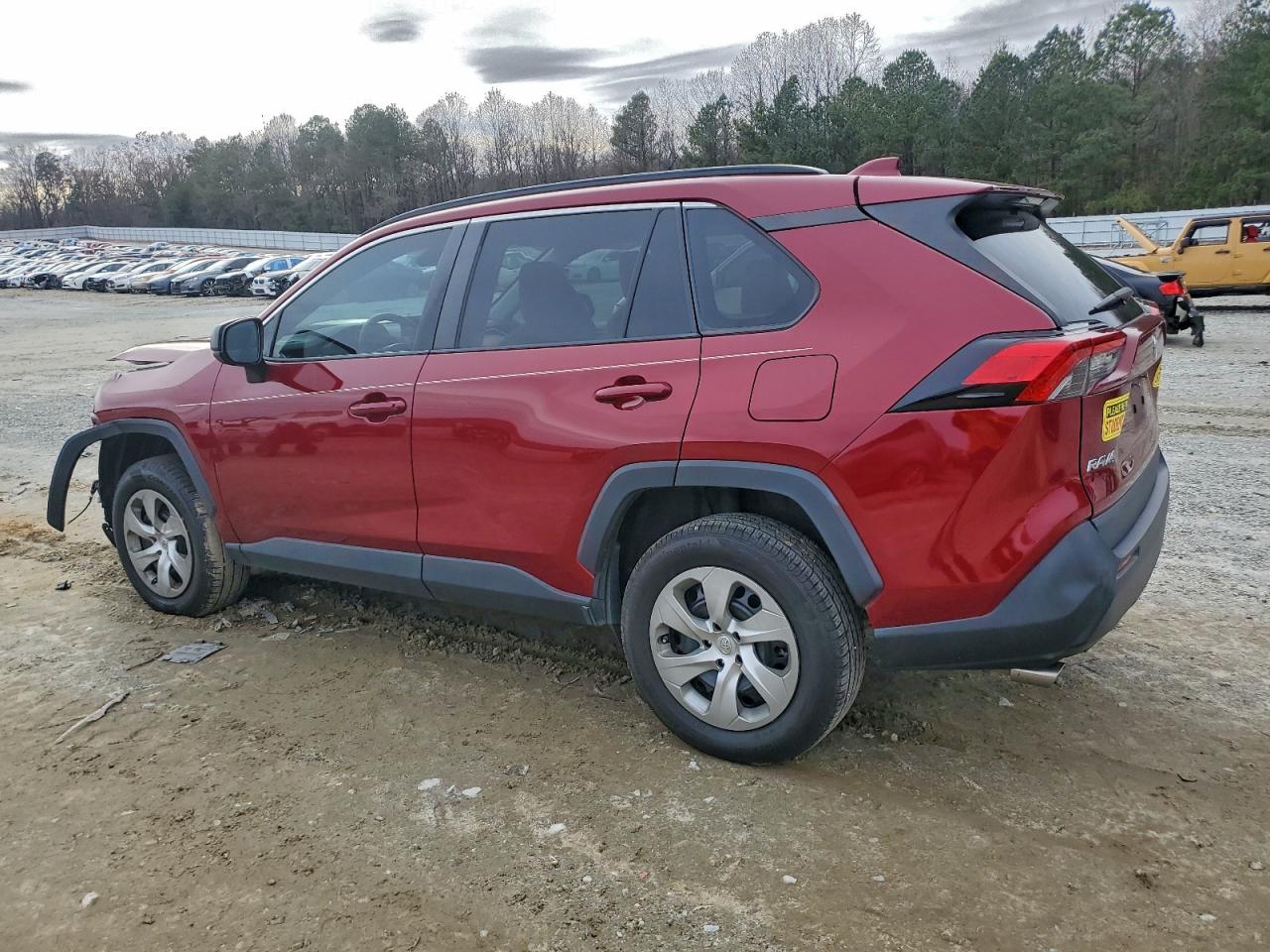 Toyota RAV4 Le Image 4