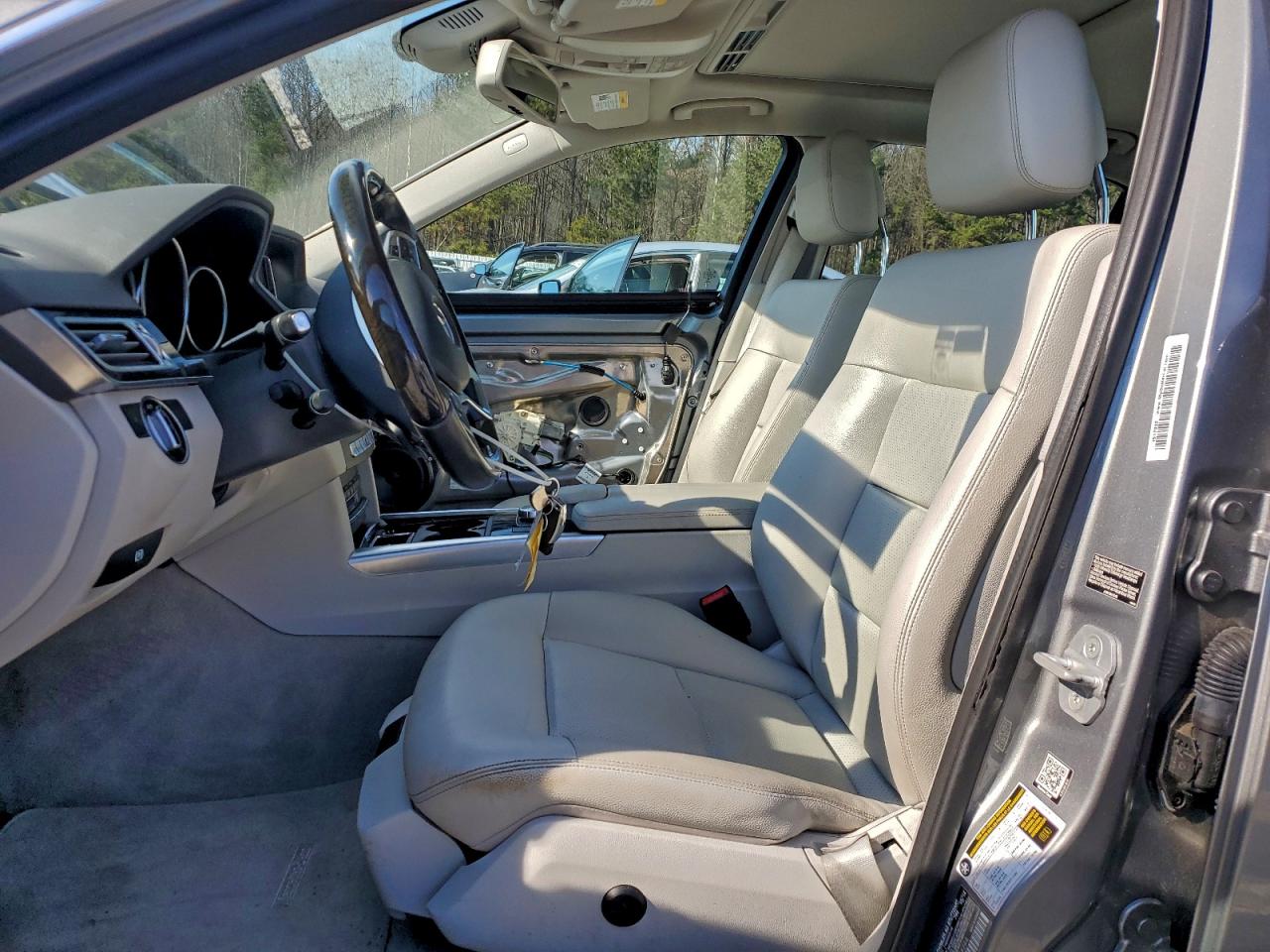 Mercedes-Benz E-Class 350 Image 12