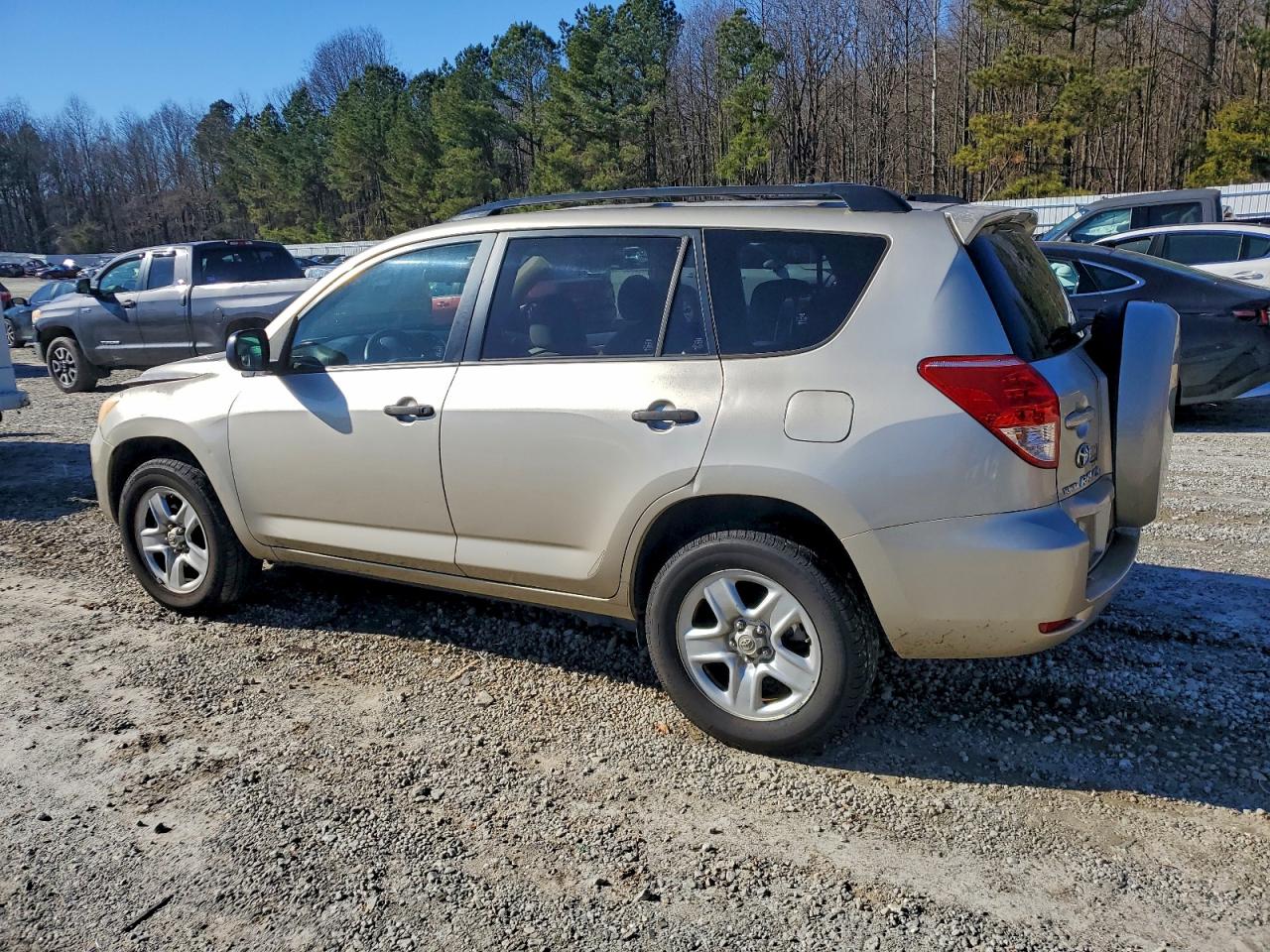 Toyota RAV4 Image 2