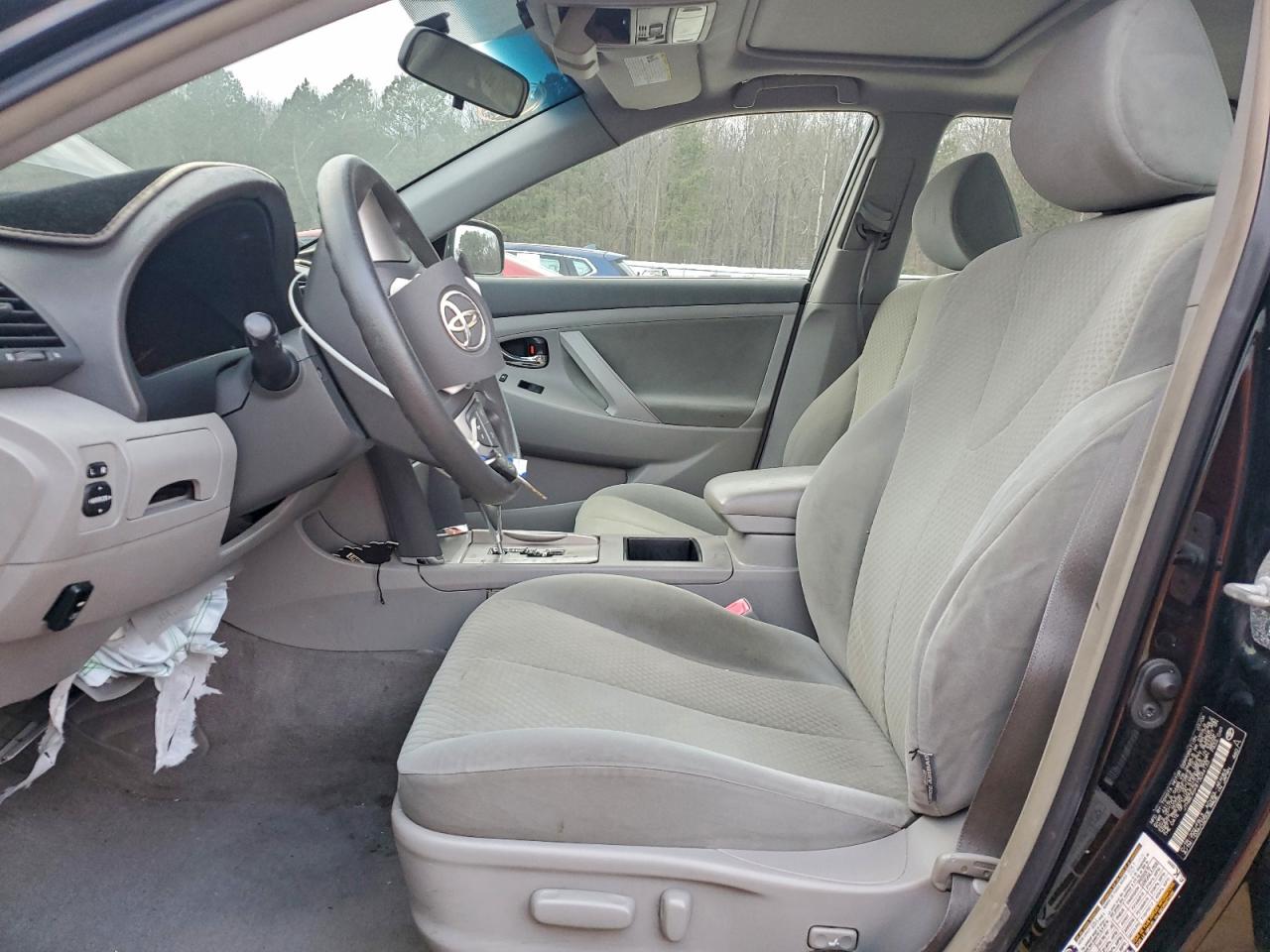 Toyota Camry Ce Image 8