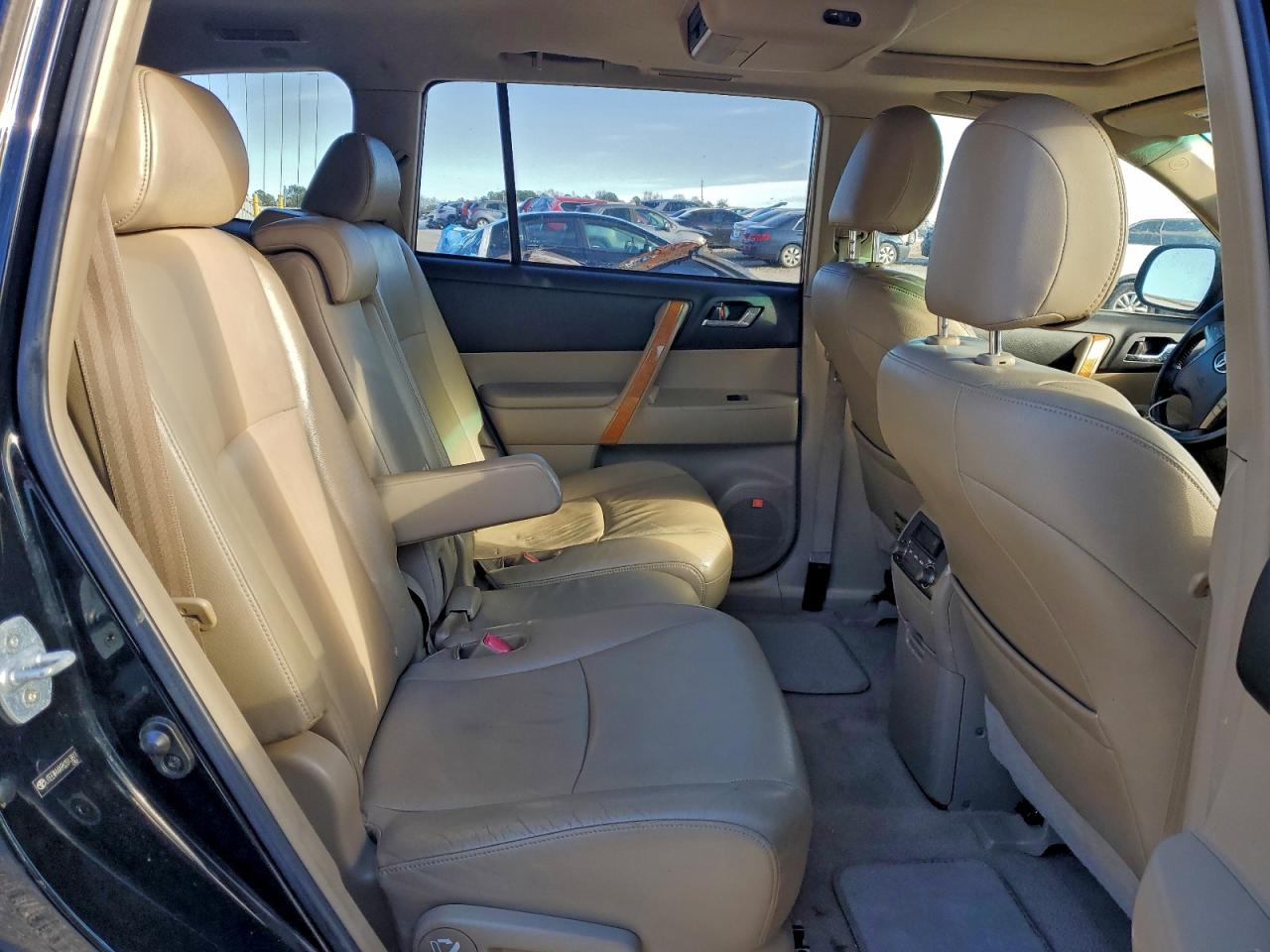 Toyota Highlander Hybrid Limited Image 3