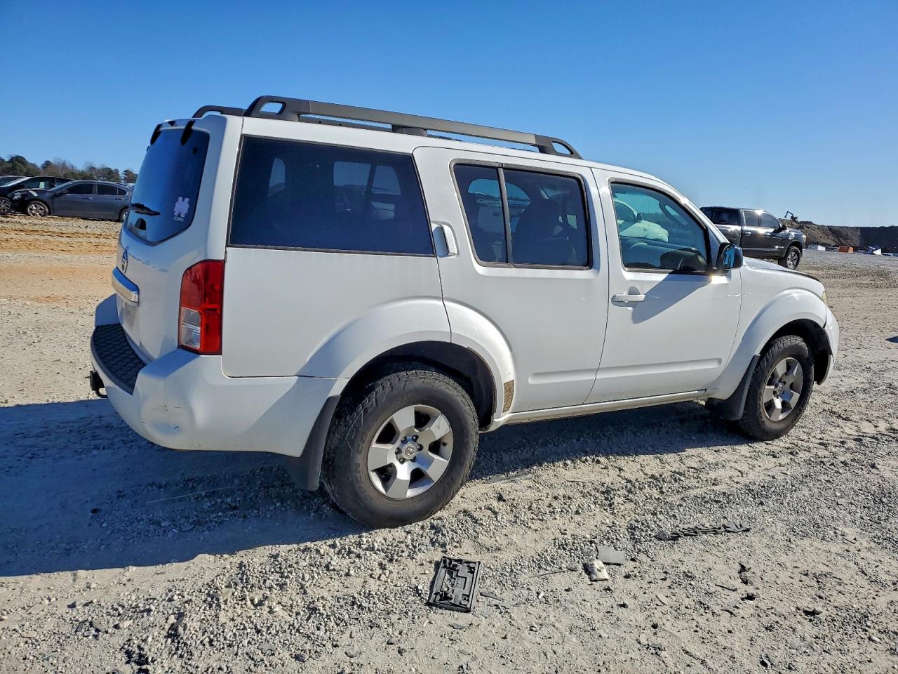 Nissan Pathfinder S Image 4