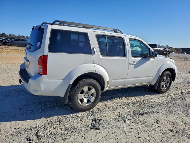 Nissan Pathfinder S Image 4