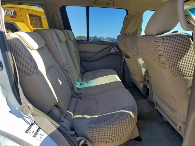 Nissan Pathfinder S Image 9