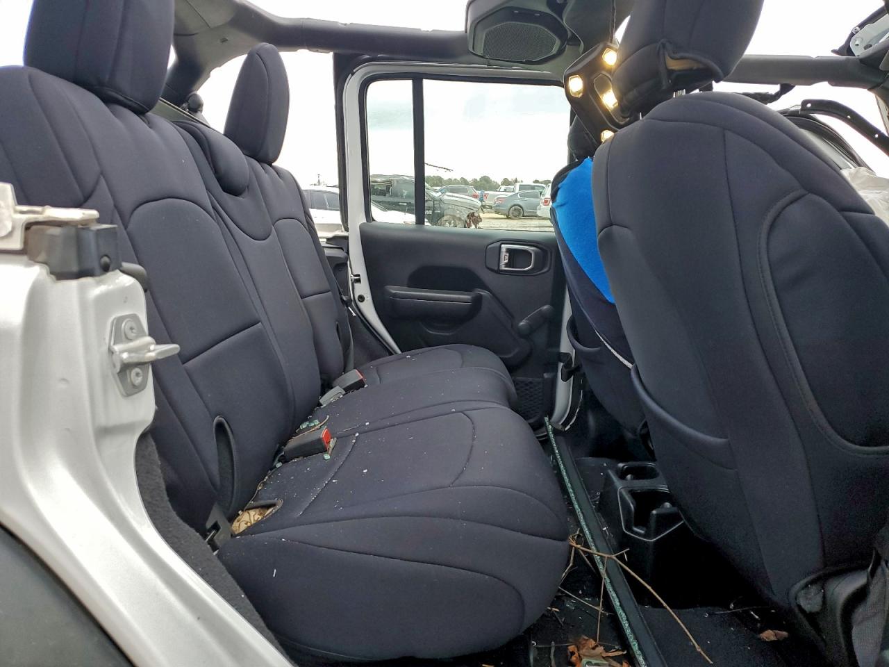 Jeep Wrangler Sport Image 12