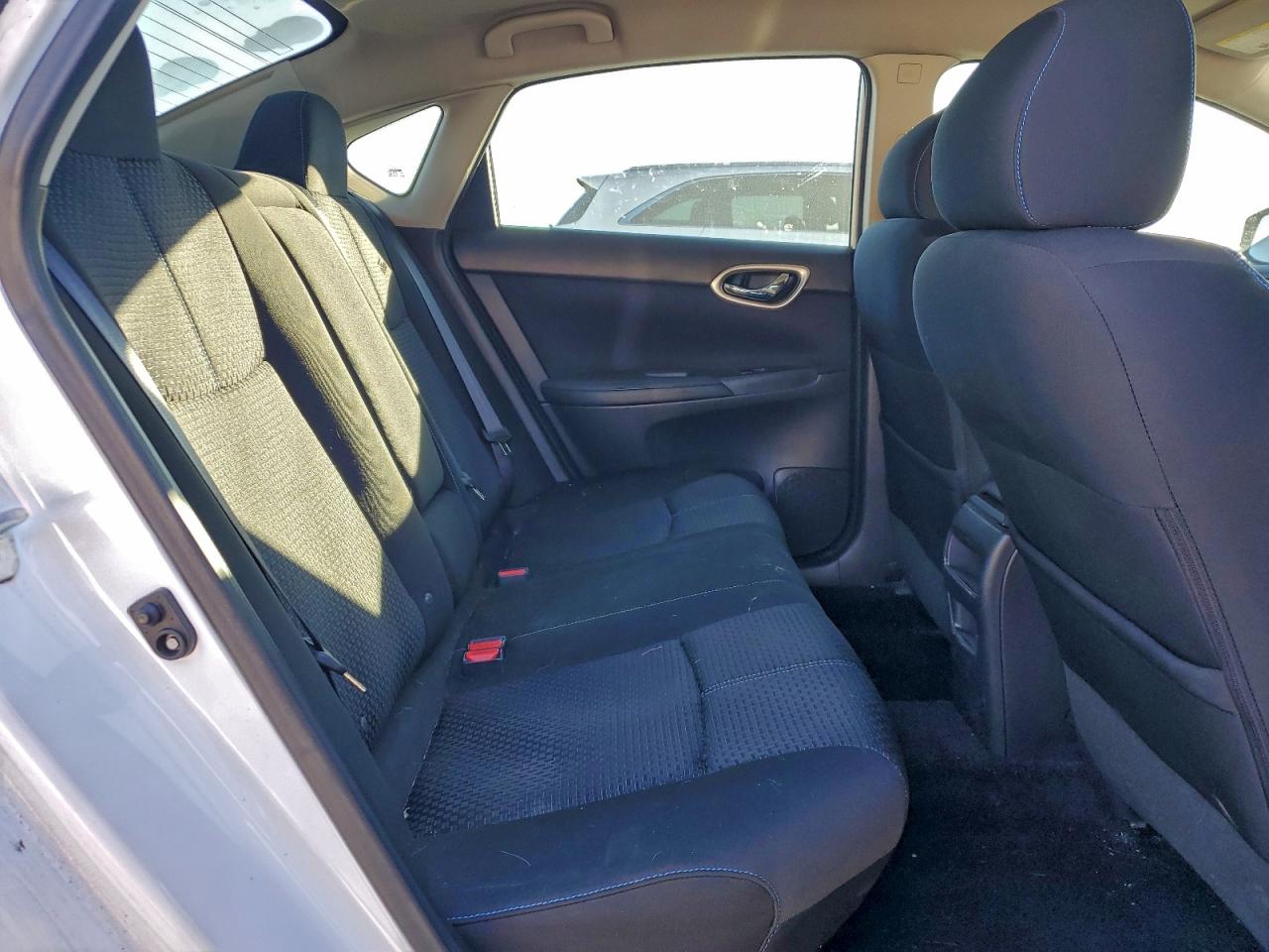 Nissan Sentra S Image 5